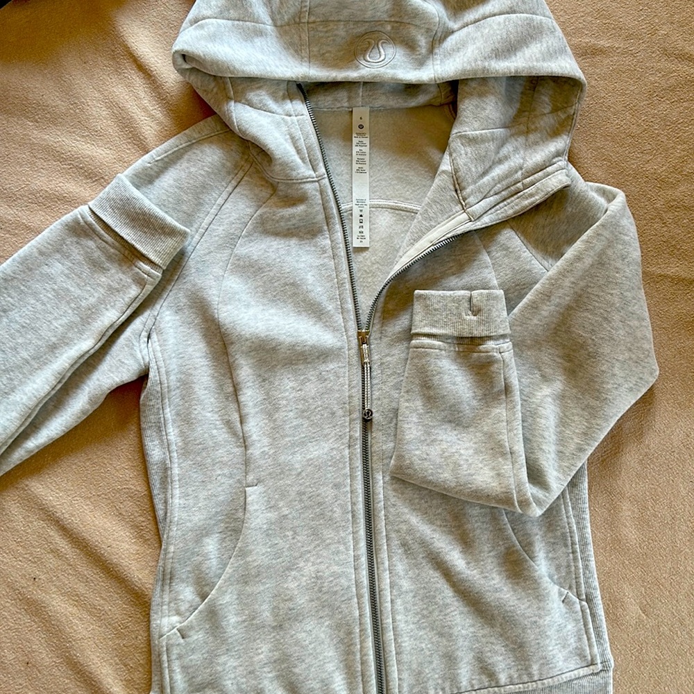 Women’s Lululemon zip up sweatshirt w embroidered logo on hood and logo zipper